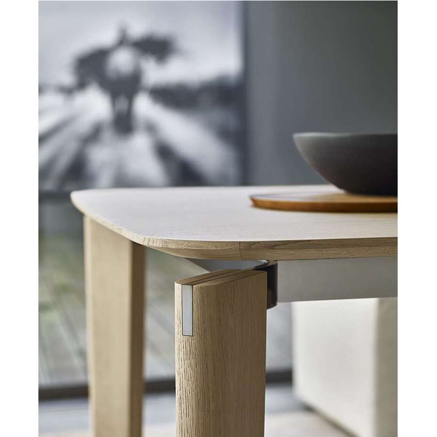 Oskar Table