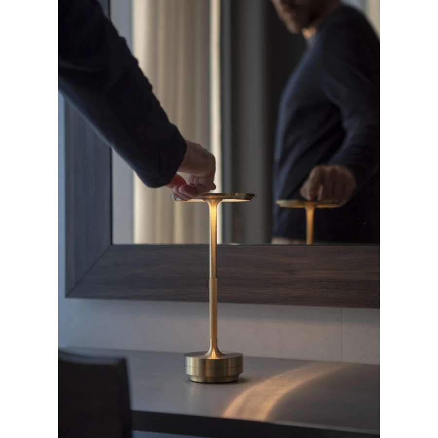 Turn Cordless LED Table Lamp